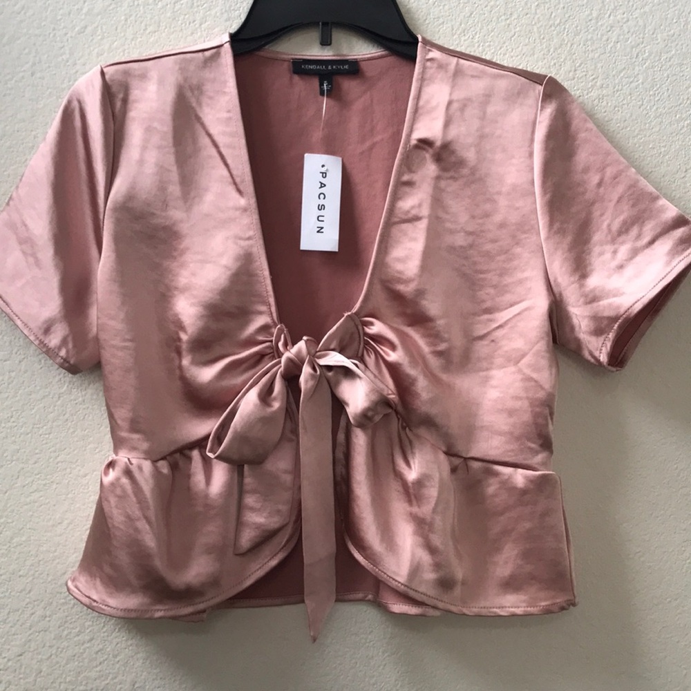 Cute pink top that ties in the front!